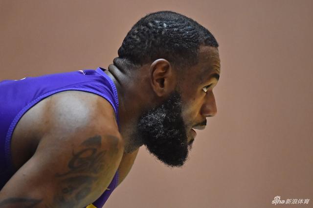 沃克飞抵即将租借加盟米兰 买断费用500万欧元